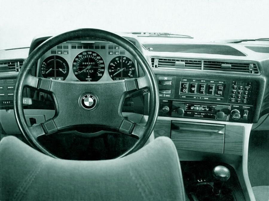  BMW 7-Series Sedan 1977 года  (фото 9 из 13)